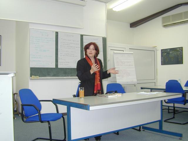Професорка Богоева-Седлар говори полазницима о Шекспиру (ЈС I 2006)
